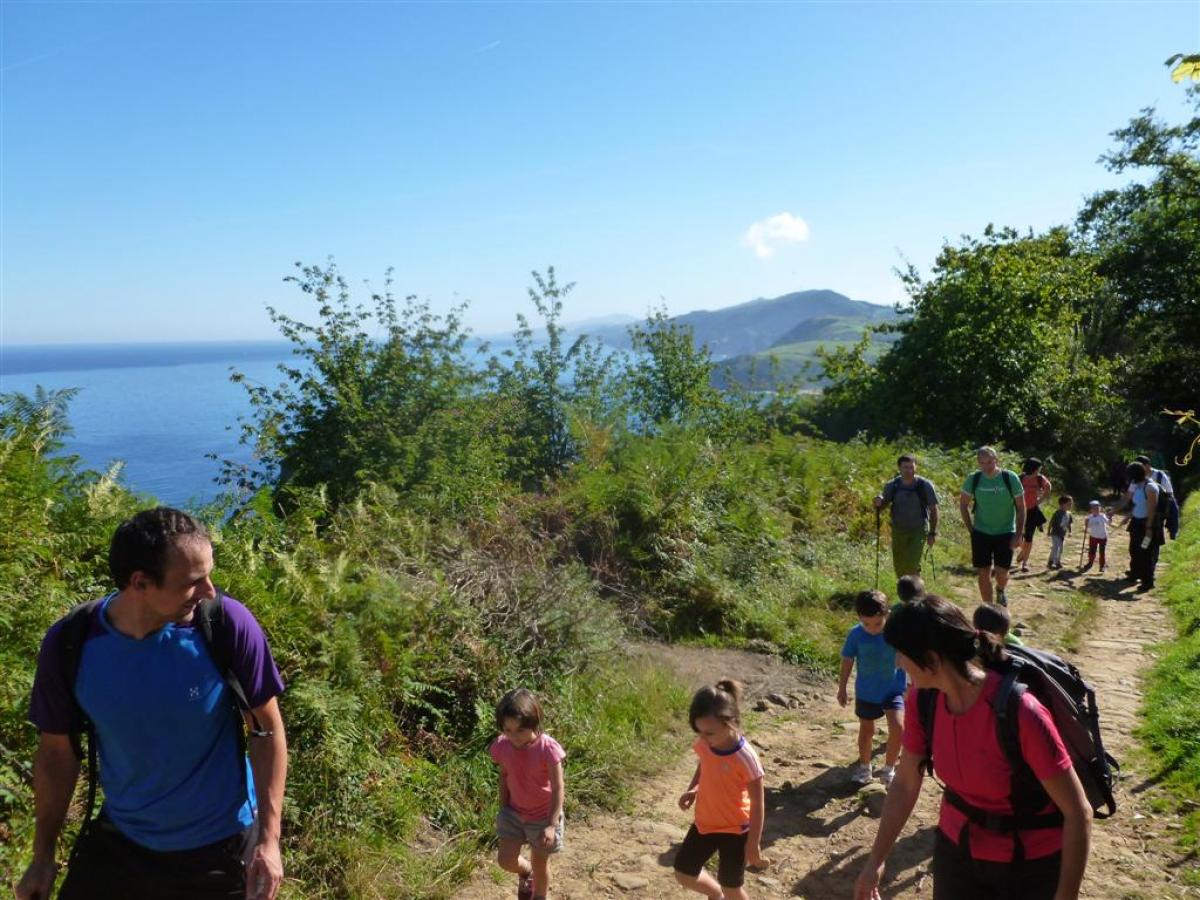 Txikien mendi irteera Zarautz - Askizu (Getaria) 2015-9-20 jardueraren irudiak