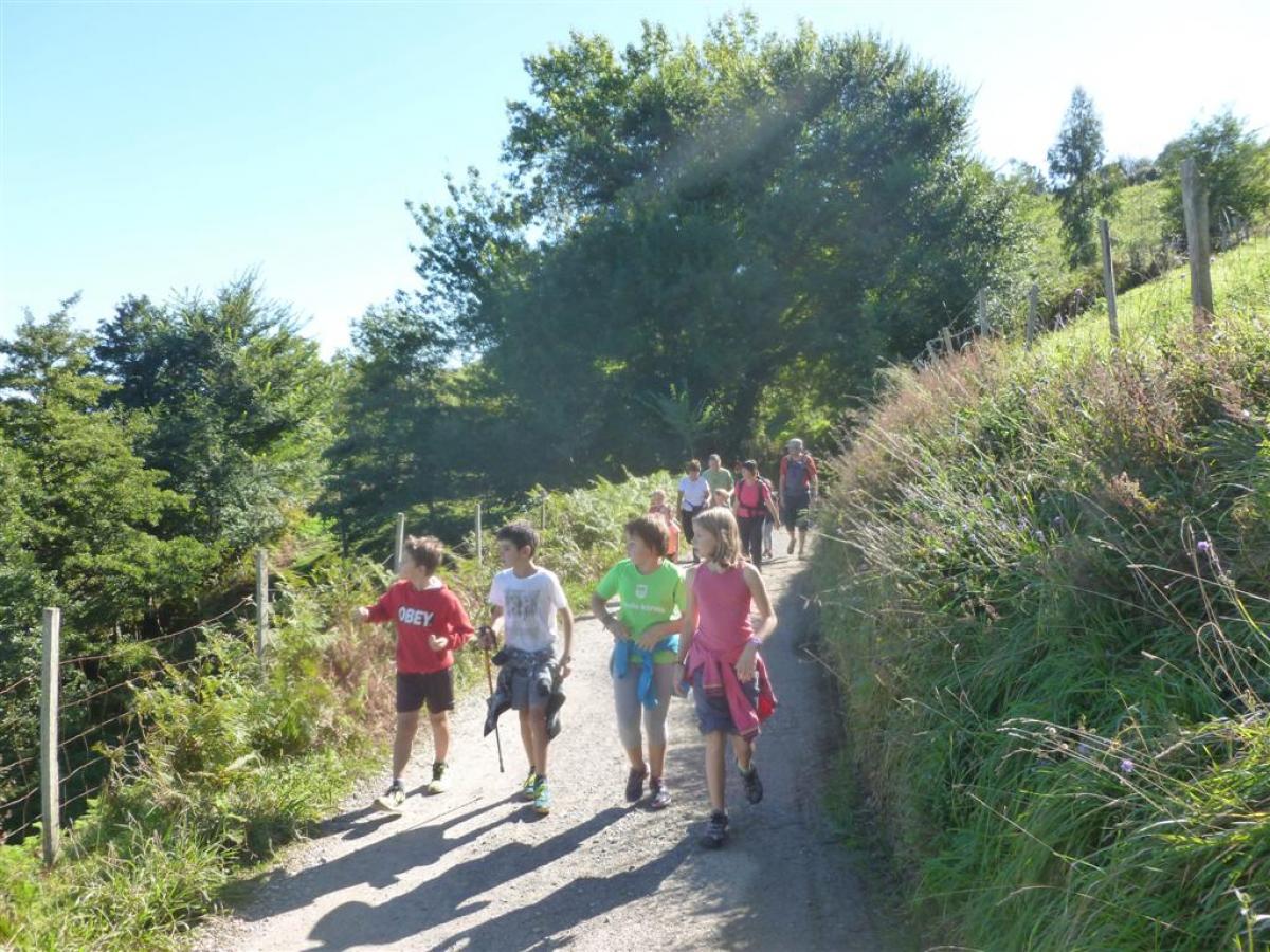 Txikien mendi irteera Zarautz - Askizu (Getaria) 2015-9-20 jardueraren irudiak