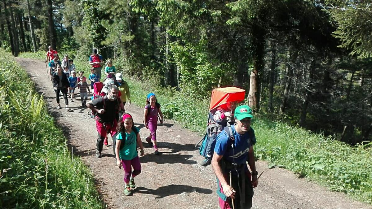 Imágenes de la actividad SALIDA MONTAÑERA INFANTIL :  IXUA - ARRATE  20-05-2018