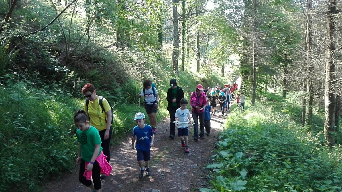 Imágenes de la actividad SALIDA MONTAÑERA INFANTIL :  IXUA - ARRATE  20-05-2018